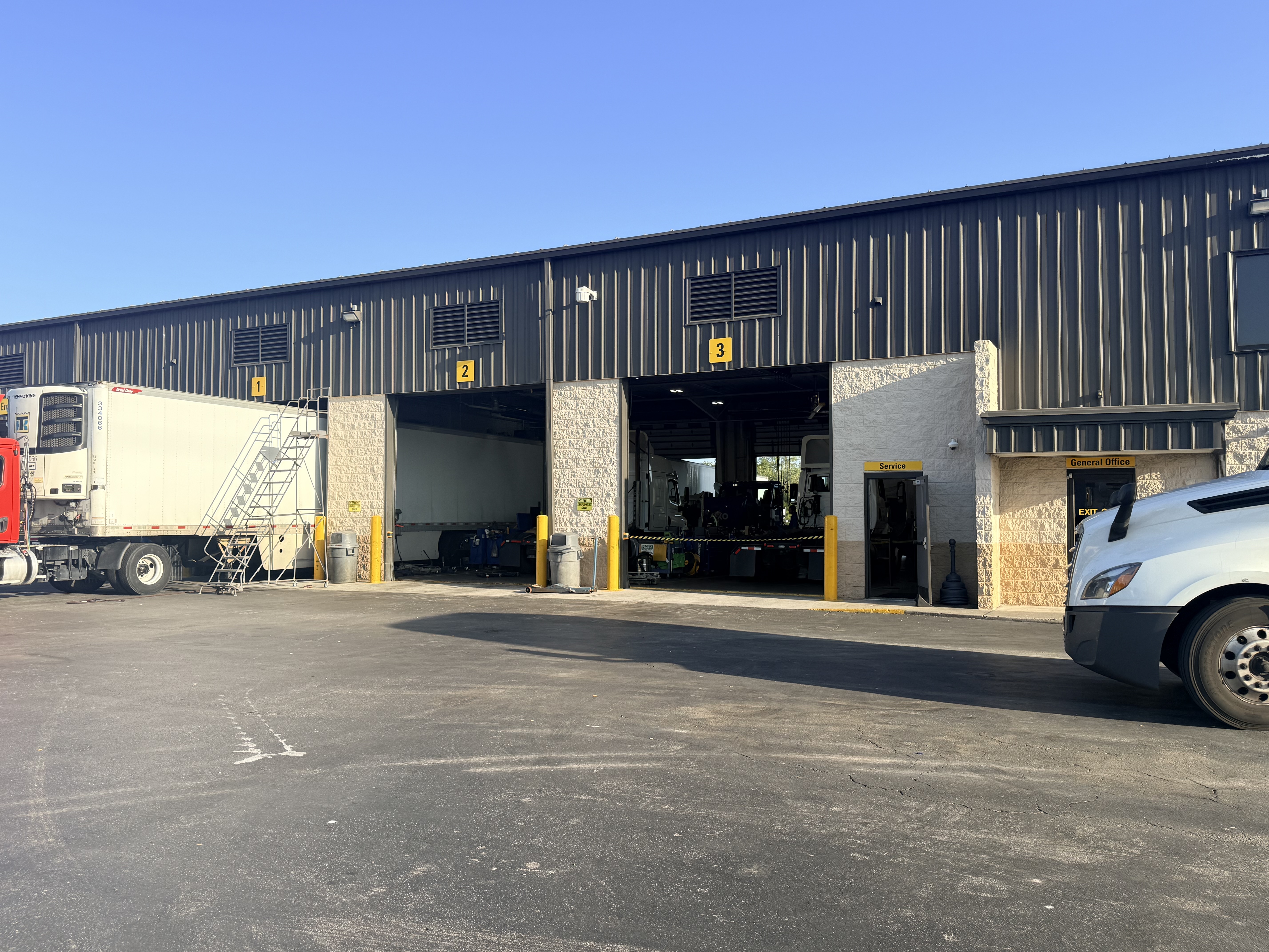 Penske Truck Leasing Service Facility - Curry Logistics Maintenance Partner